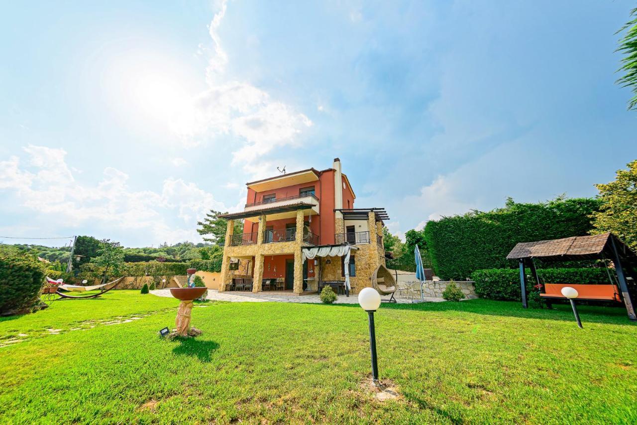 Villa Mariellie Néa Péramos Exterior foto